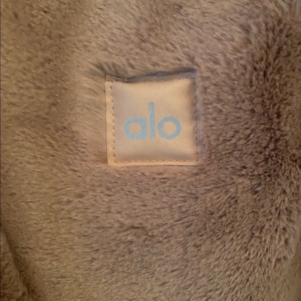 NEW Alo Faux Fur Tote Bag Toasted Almond - Picture 2 of 5